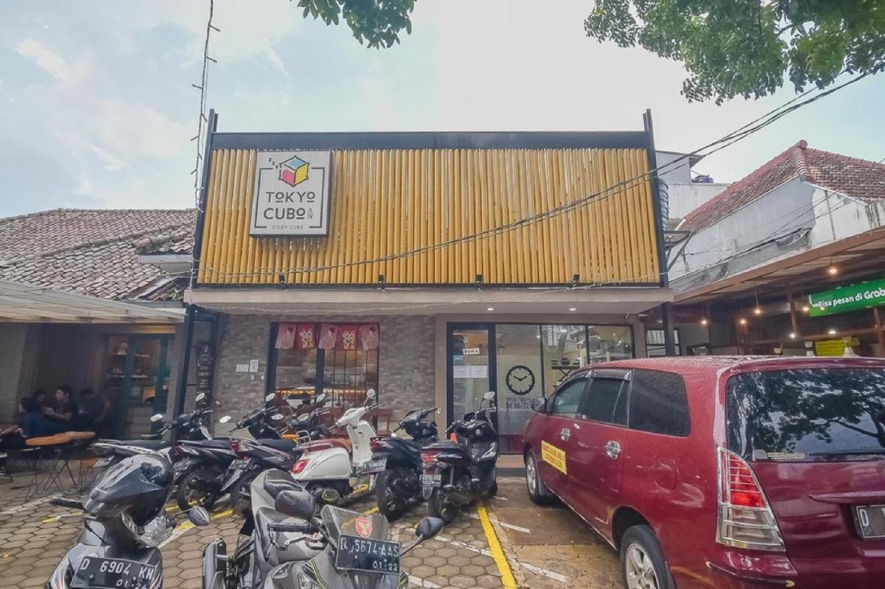 Tokyo Cubo Hostel Bandung Exterior photo